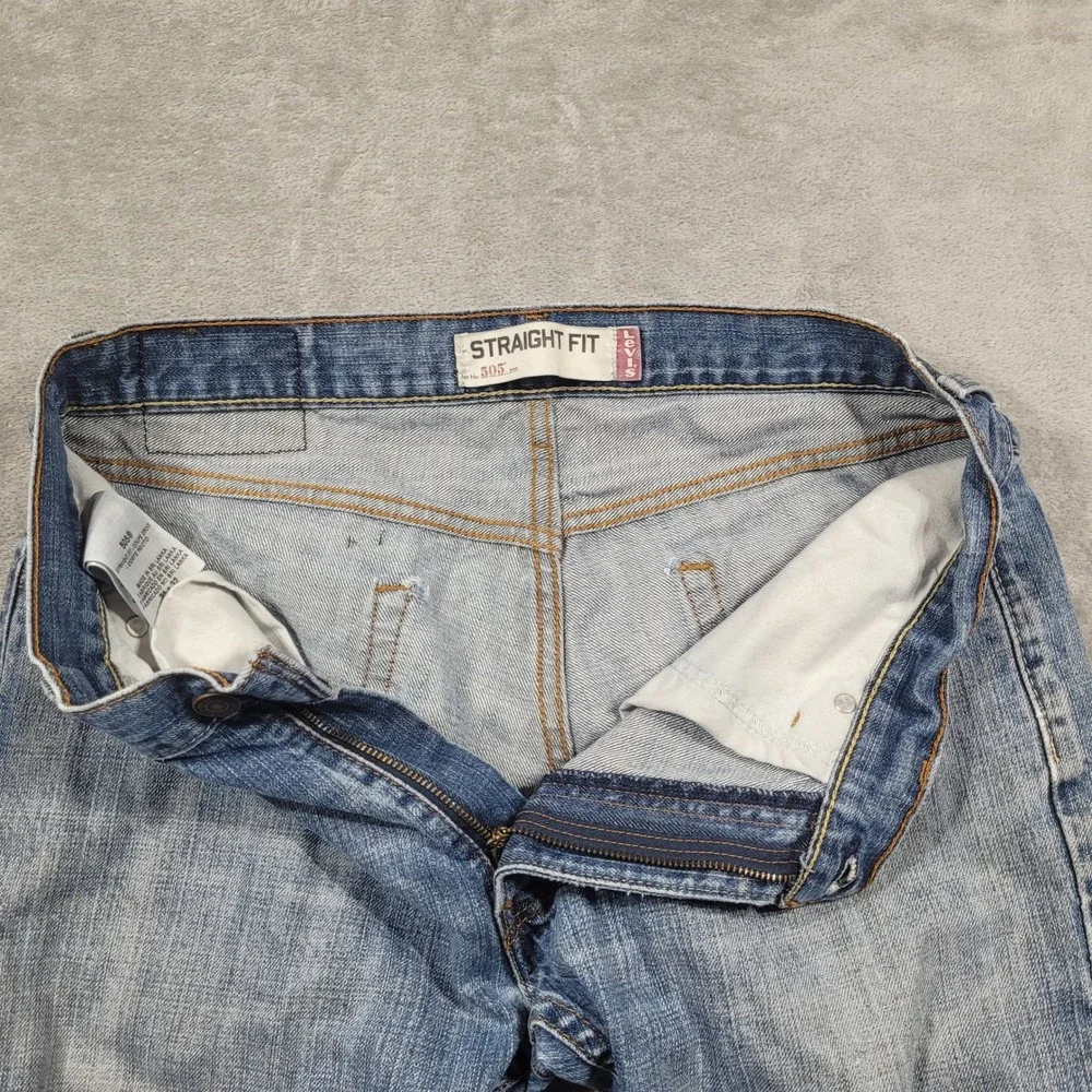 Levi's Jeans Mens 31x32 Blue 505 Straight Fit Distressed Frayed Denim Pants Y2K